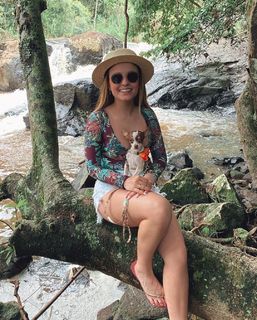 Larissa Manoela feet photo thumbnail