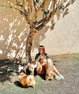 Larissa Manoela feet photo thumbnail