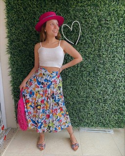 Larissa Manoela feet photo thumbnail