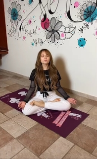 Larissa Manoela feet photo thumbnail