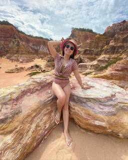 Larissa Manoela feet photo thumbnail