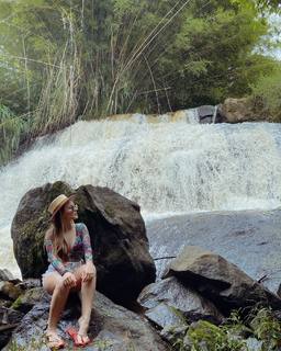 Larissa Manoela feet photo thumbnail