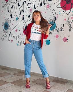Larissa Manoela feet photo thumbnail