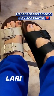 Larissa Manoela feet photo thumbnail