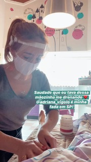 Larissa Manoela feet photo thumbnail