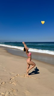 Larissa Manoela feet photo thumbnail