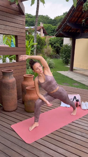 Larissa Manoela feet photo thumbnail