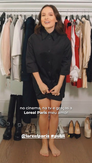 Larissa Manoela feet photo thumbnail