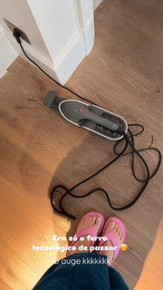 Larissa Manoela feet photo thumbnail