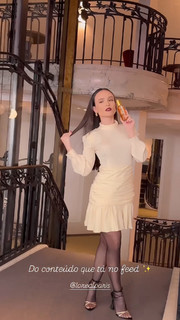 Larissa Manoela feet photo thumbnail