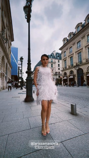 Larissa Manoela feet photo thumbnail