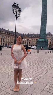 Larissa Manoela feet photo thumbnail