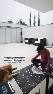 Larissa Manoela feet photo thumbnail