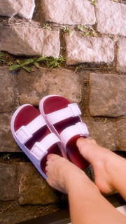 Larissa Manoela feet photo thumbnail