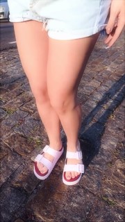 Larissa Manoela feet photo thumbnail