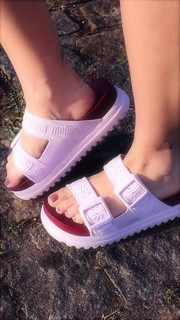 Larissa Manoela feet photo thumbnail
