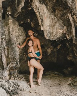 Larissa Manoela feet photo thumbnail