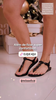 Larissa Manoela feet photo thumbnail