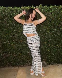 Larissa Manoela feet photo thumbnail