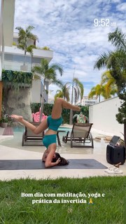 Larissa Manoela feet photo thumbnail
