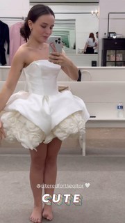 Larissa Manoela feet photo thumbnail
