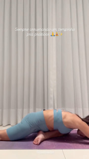 Larissa Manoela feet photo thumbnail