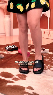 Larissa Manoela feet photo thumbnail