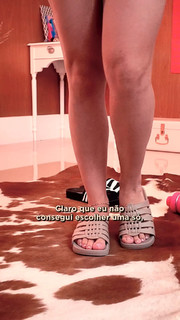 Larissa Manoela feet photo thumbnail
