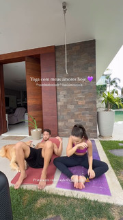 Larissa Manoela feet photo thumbnail