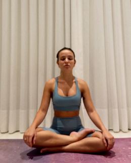 Larissa Manoela feet photo thumbnail