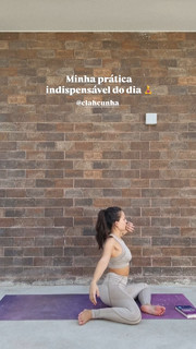Larissa Manoela feet photo thumbnail