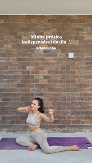 Larissa Manoela feet photo thumbnail