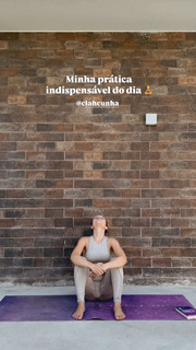 Larissa Manoela feet photo thumbnail