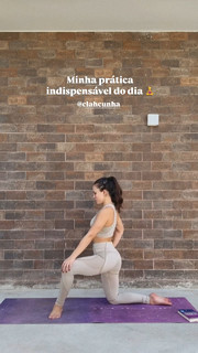 Larissa Manoela feet photo thumbnail