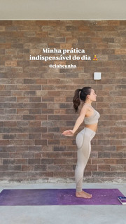 Larissa Manoela feet photo thumbnail