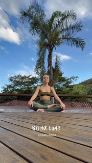 Larissa Manoela feet photo thumbnail