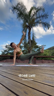 Larissa Manoela feet photo thumbnail