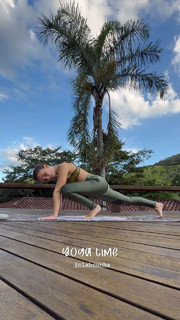 Larissa Manoela feet photo thumbnail