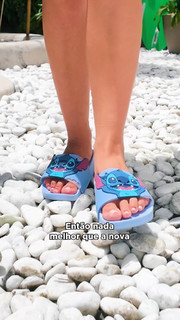 Larissa Manoela feet photo thumbnail
