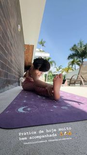 Larissa Manoela feet photo thumbnail