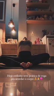 Larissa Manoela feet photo thumbnail