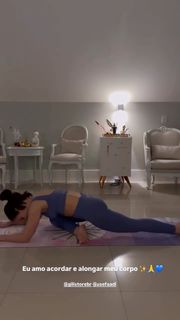 Larissa Manoela feet photo thumbnail