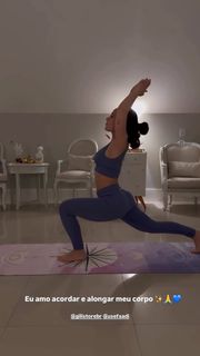 Larissa Manoela feet photo thumbnail