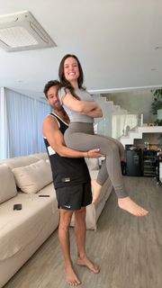 Larissa Manoela feet photo thumbnail