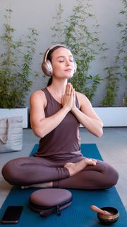 Larissa Manoela feet photo thumbnail