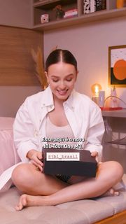 Larissa Manoela feet photo thumbnail