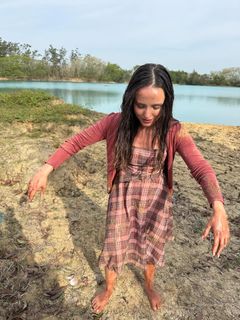 Larissa Manoela feet photo thumbnail