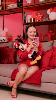 Larissa Manoela feet photo thumbnail