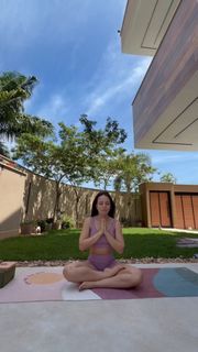 Larissa Manoela feet photo thumbnail