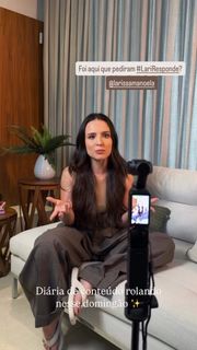 Larissa Manoela feet photo thumbnail